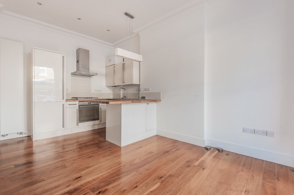 Property photo 3 of 14 Reception/Kitchen