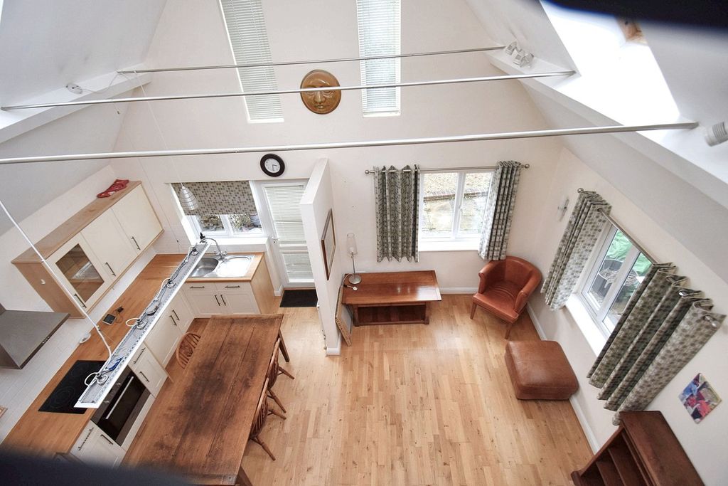 Property photo 3 of 21