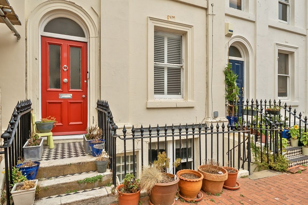 Property photo 3 of 11