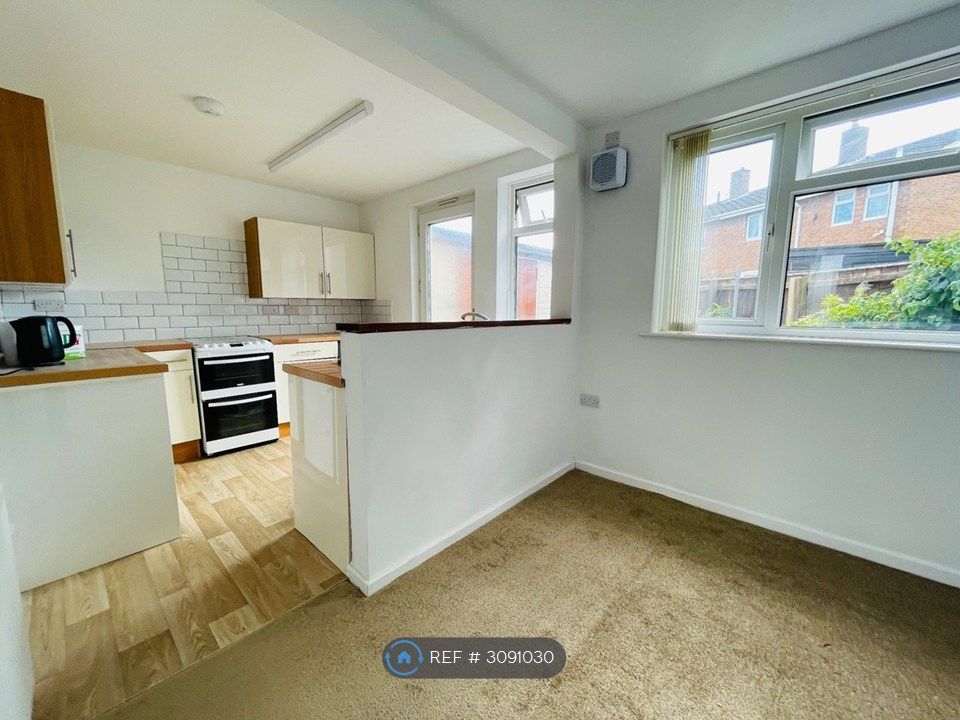 Property photo 1 of 11 Kitchen Dining Area