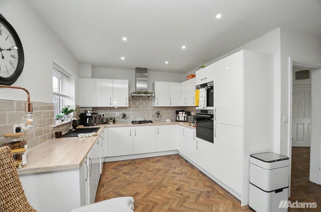 Property photo 2 of 29