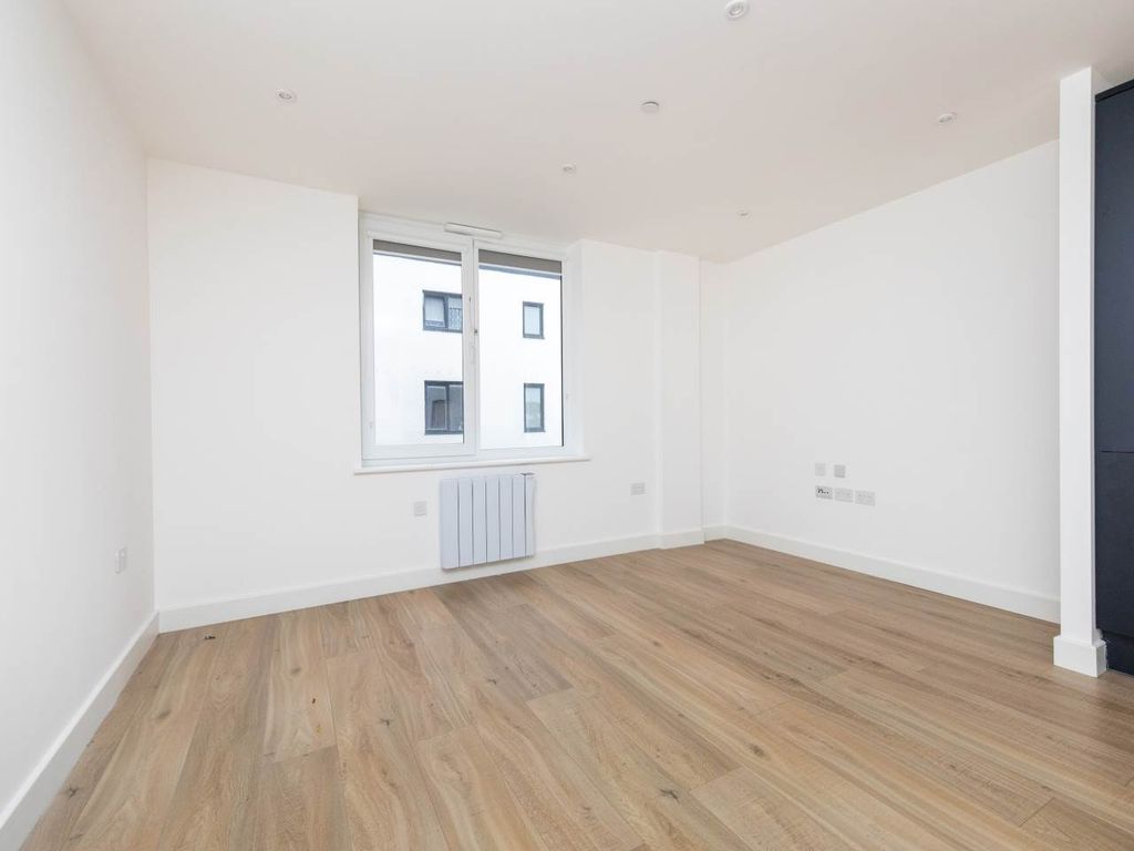 Property photo 3 of 7 Living Area