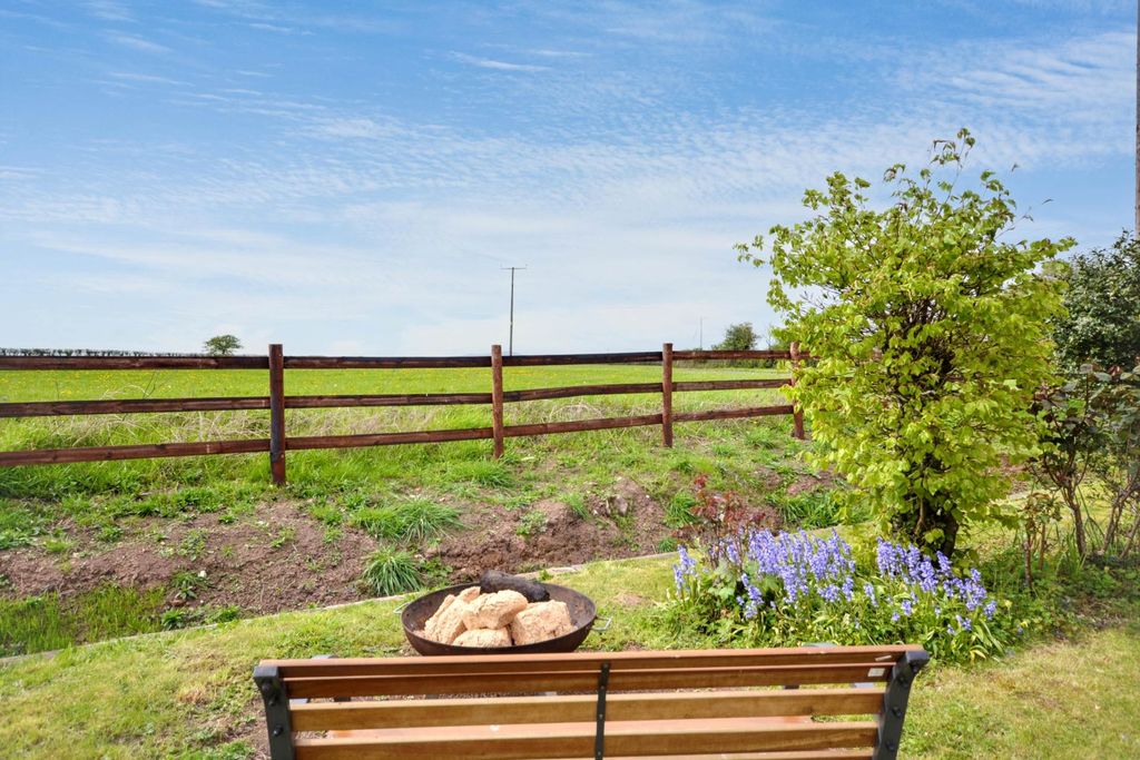 Property photo 3 of 37