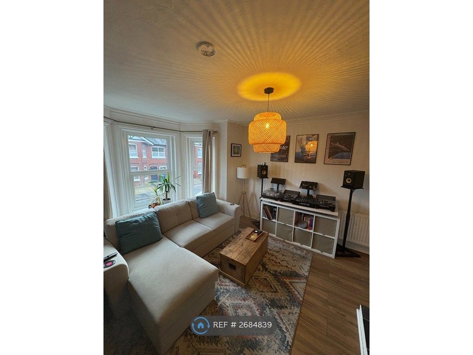 Property photo 1 of 11 Living Room