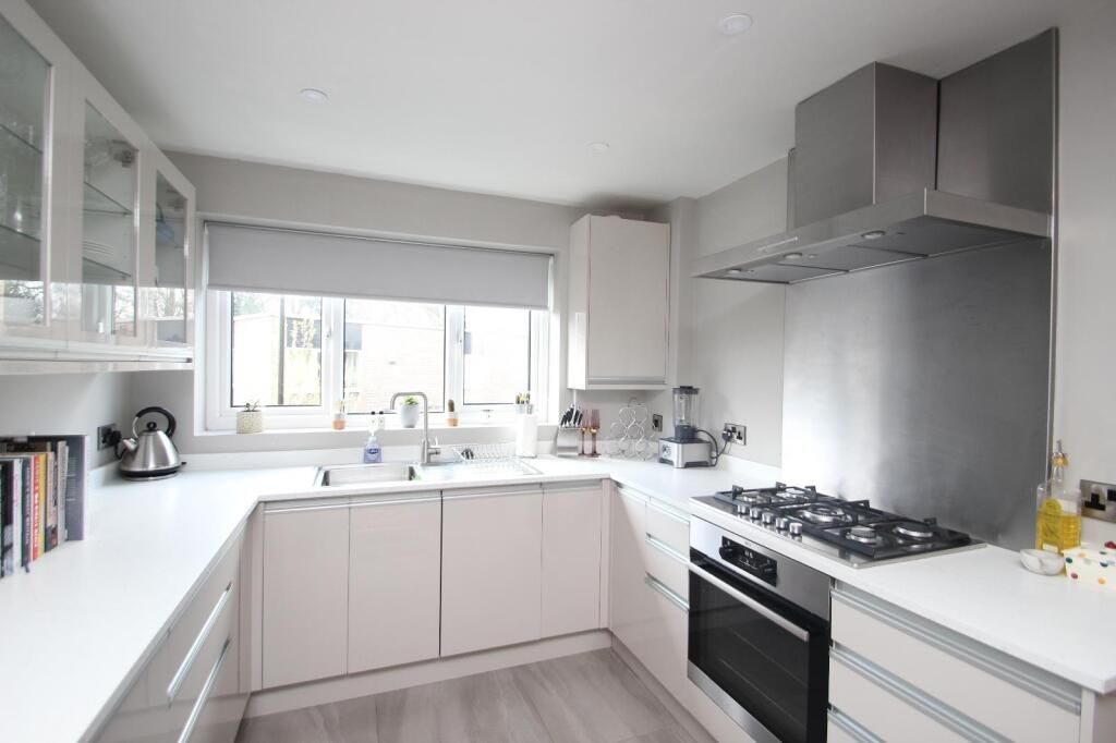 Property photo 1 of 5 2 Bed Maisonette To Rent Deans Cl, London Cr0