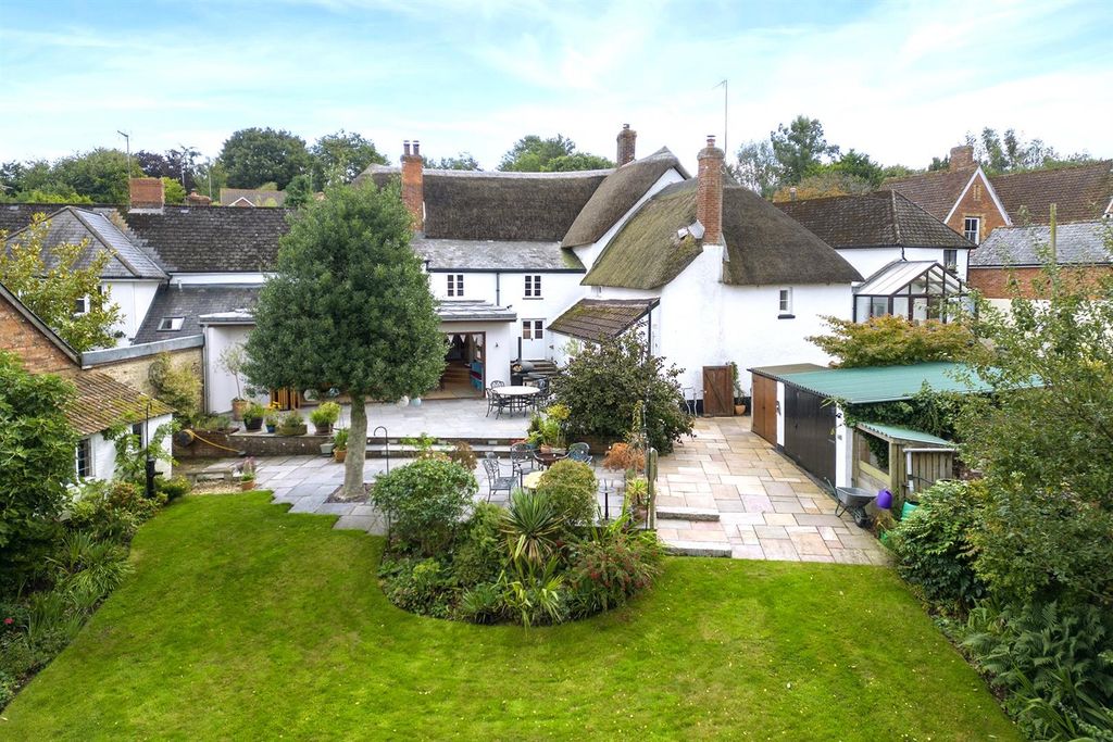 Property photo 1 of 17 Larkrisedrone