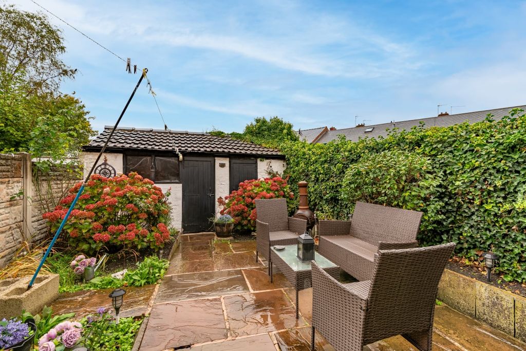 Property photo 2 of 21