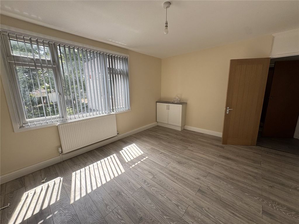 Property photo 3 of 6 Picture No. 06