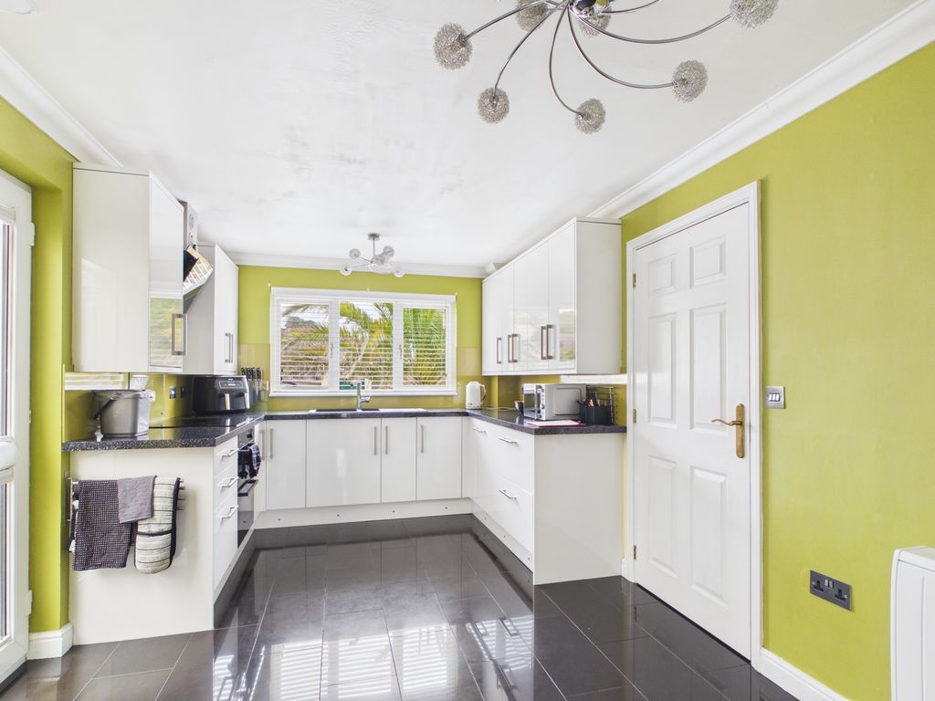 Property photo 2 of 14 Kitchen