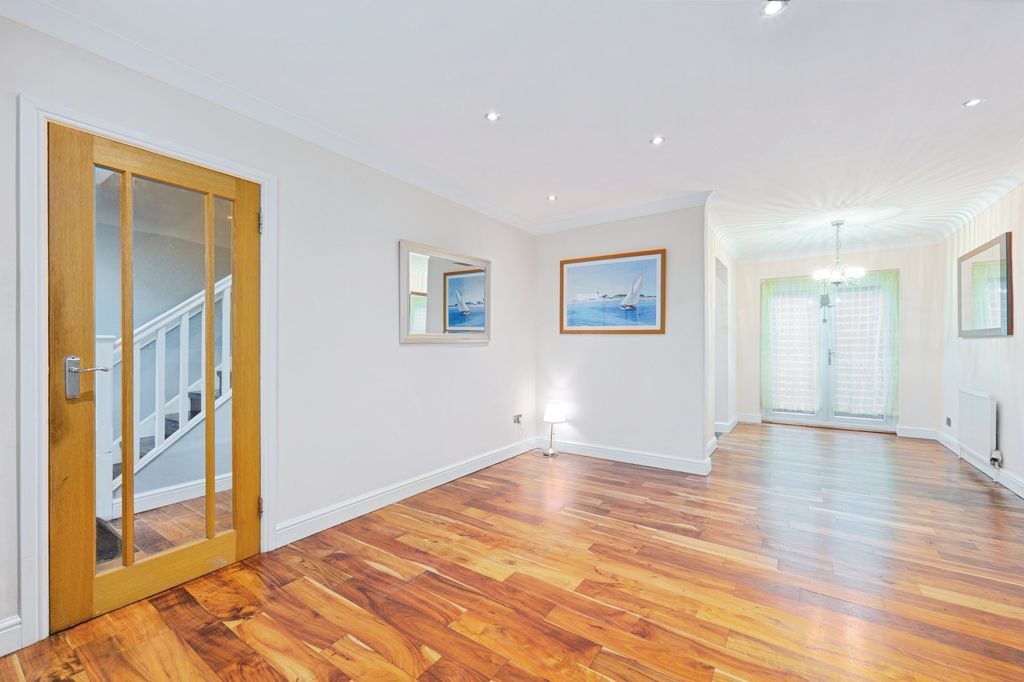 Property photo 3 of 15 Living Room