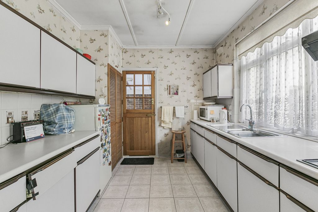Property photo 3 of 23 Kitchen
