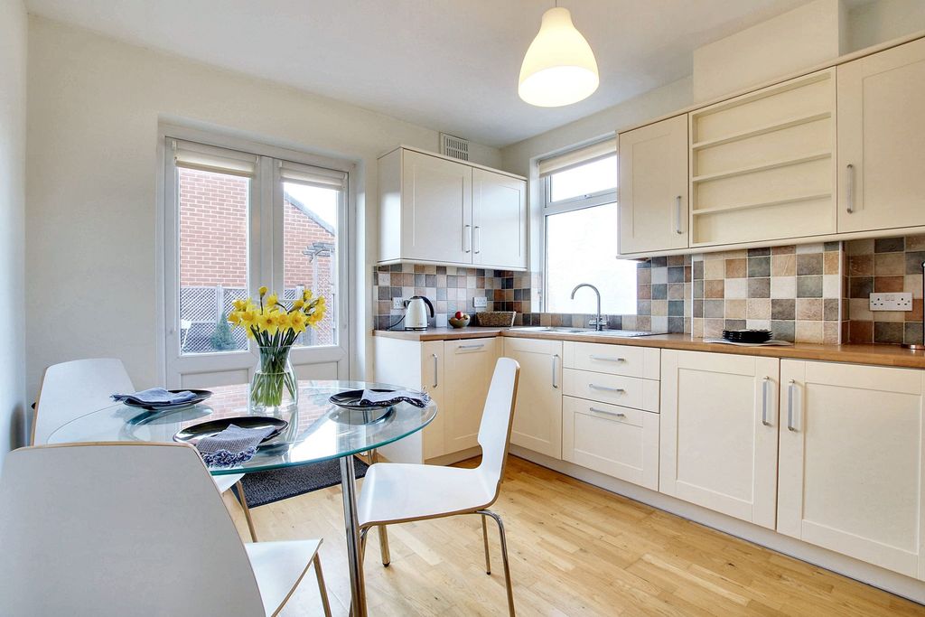 Property photo 2 of 40 Kitchen/Diner First Floor Flat