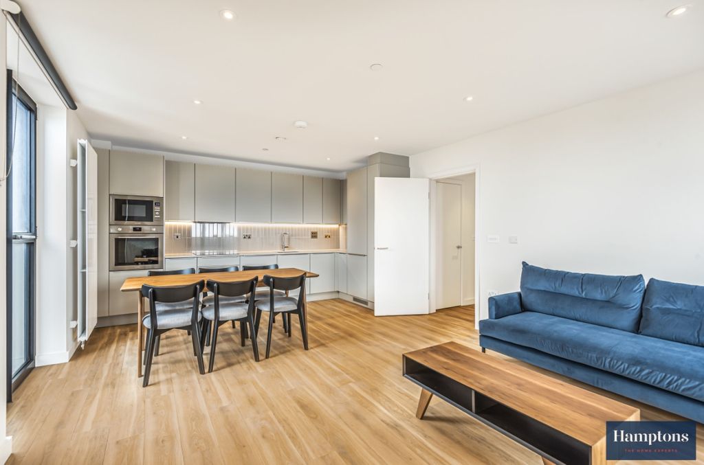 Property photo 3 of 13 1002A (8)