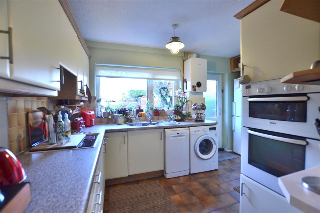 Property photo 3 of 18 Kitchen.Jpg