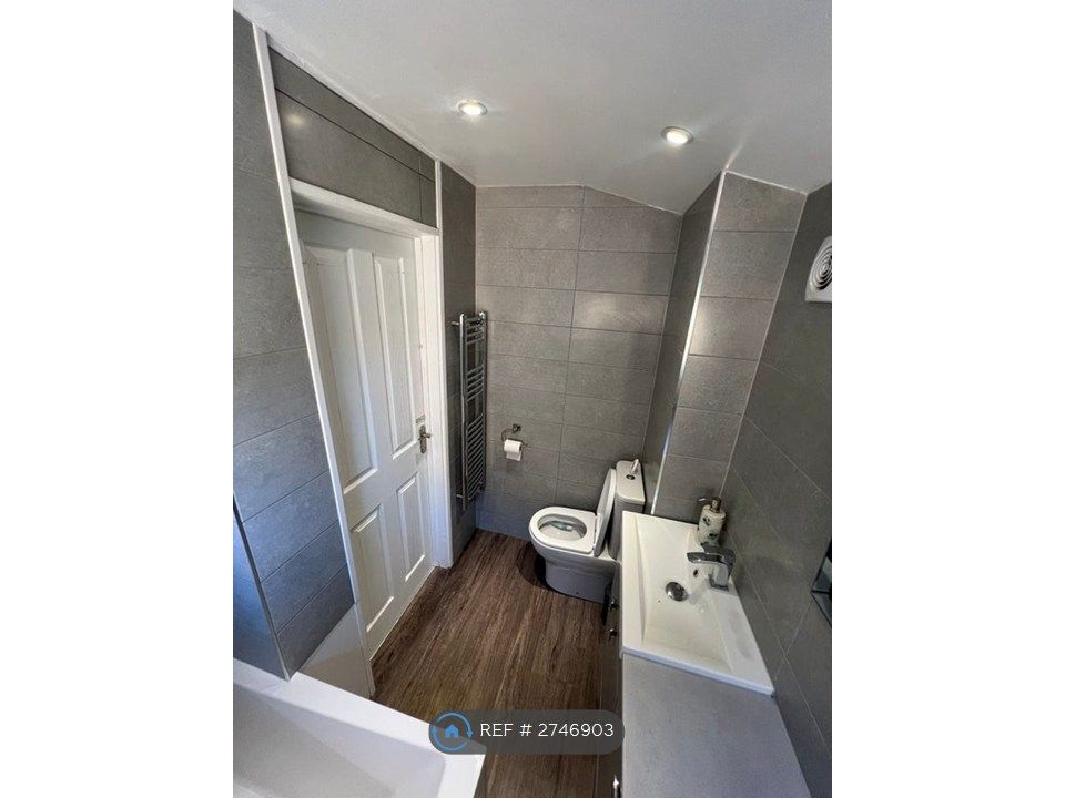 Property photo 2 of 6 Bathroom