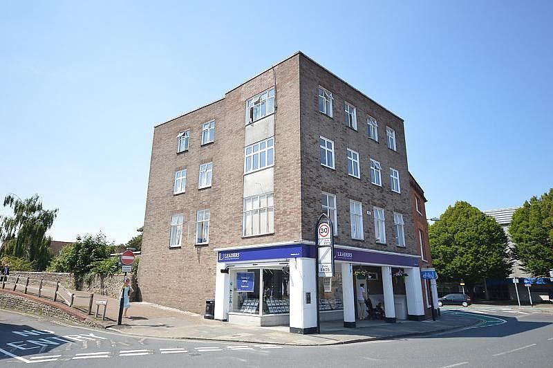 Property photo 1 of 7 Front Flat To Rent In Chichester (Main)