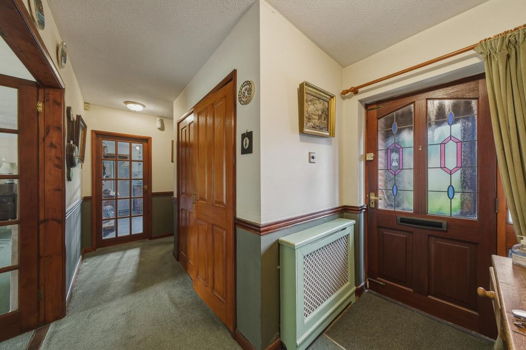 Property photo 2 of 14 Hallway