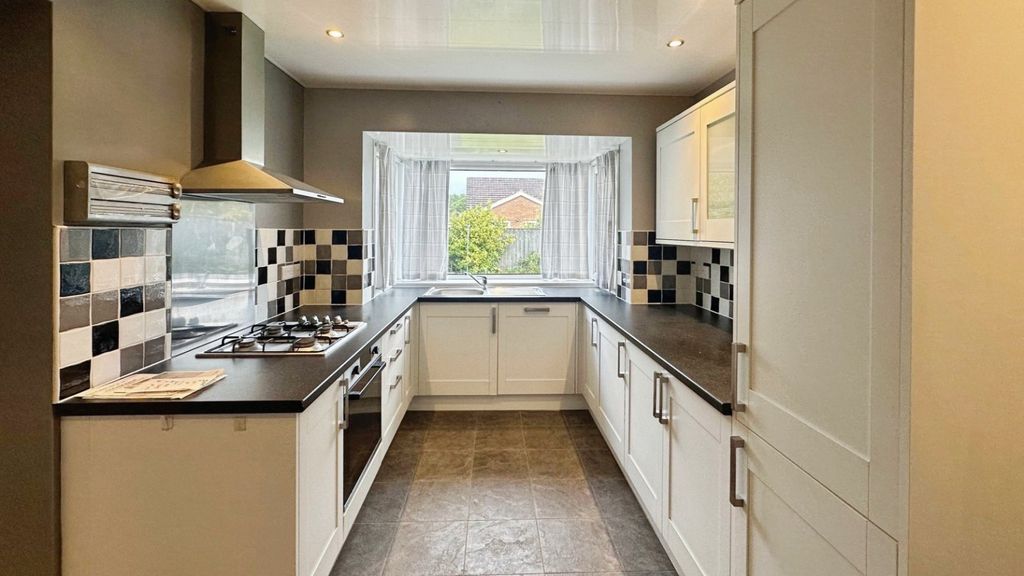 Property photo 3 of 12 Kitchen