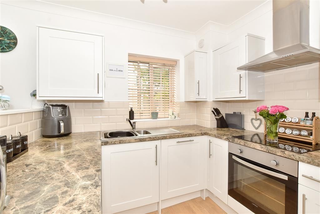 Property photo 3 of 6 Kitchen
