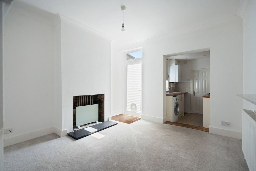 Property photo 3 of 12