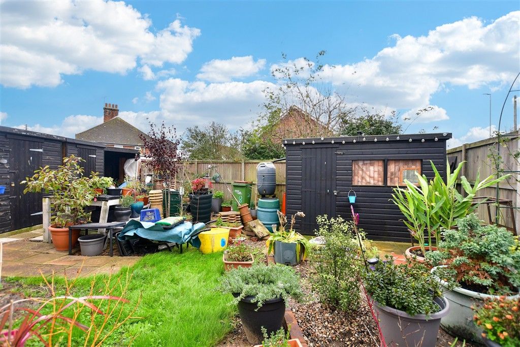 Property photo 1 of 11 Front Garden