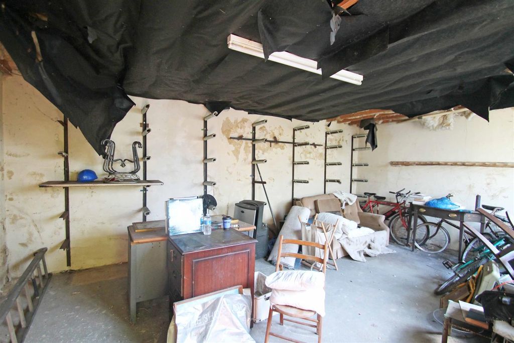 Property photo 3 of 5 Ground Floor
