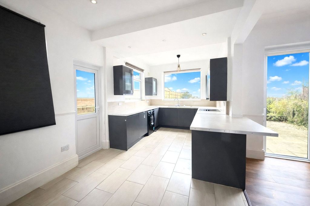 Property photo 2 of 27 Picture 2