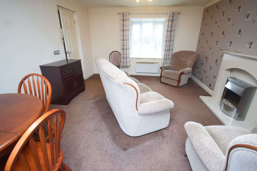 Property photo 3 of 7 Lounge Diner 2