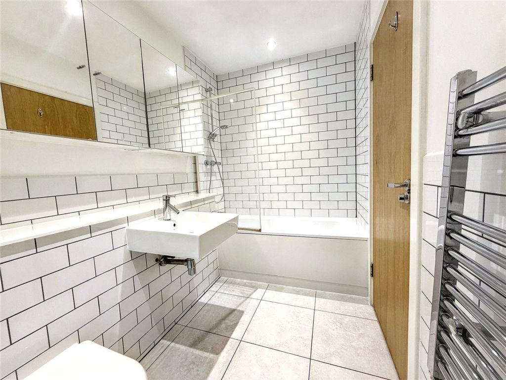 Property photo 2 of 8 Picture No. 11