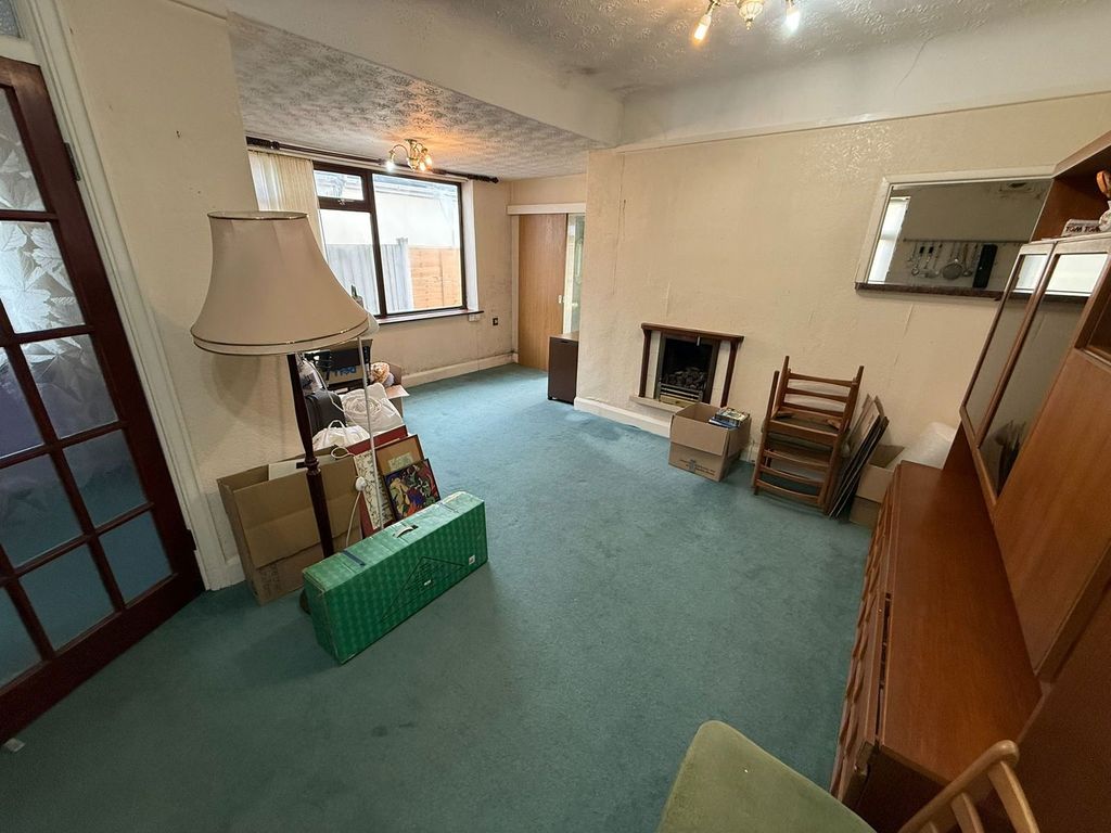 Property photo 2 of 34
