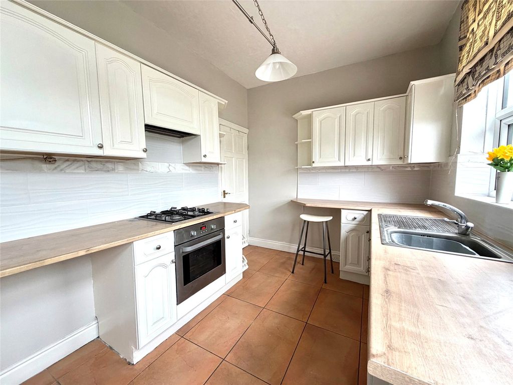 Property photo 3 of 11 Kitchen