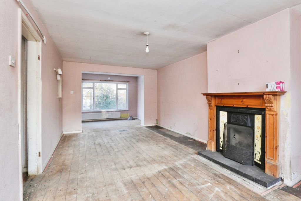 Property photo 3 of 21