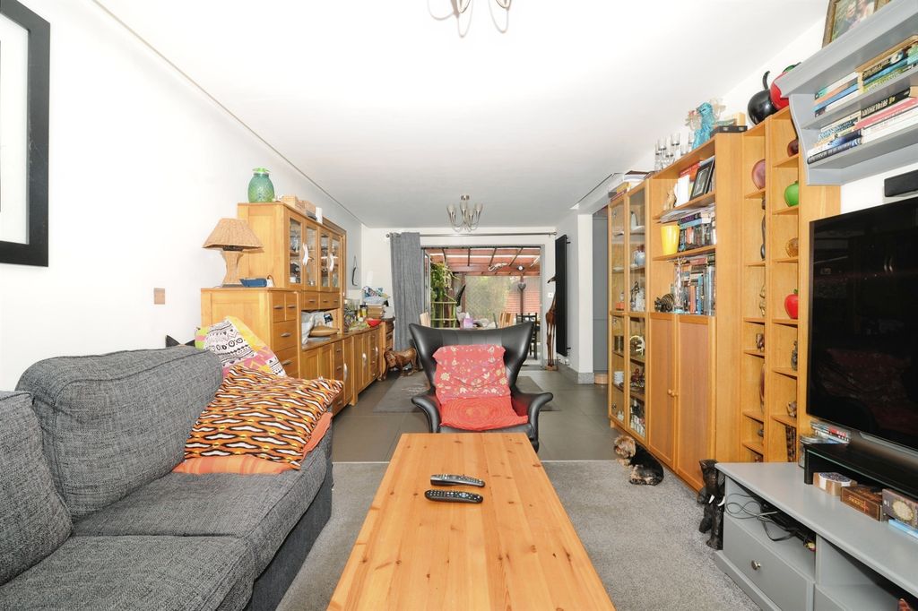 Property photo 2 of 21