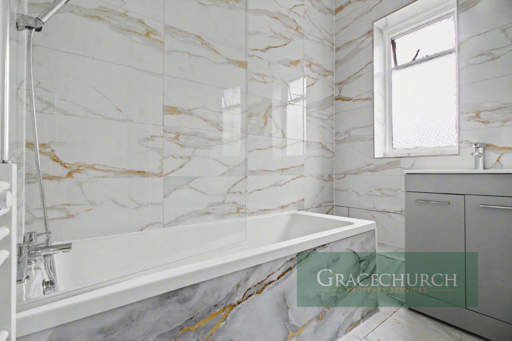 Property photo 3 of 8 Gallery