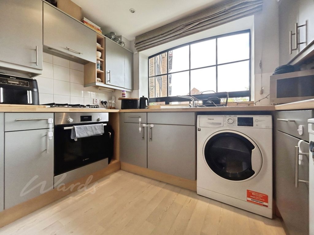 Property photo 3 of 10 Kitchen
