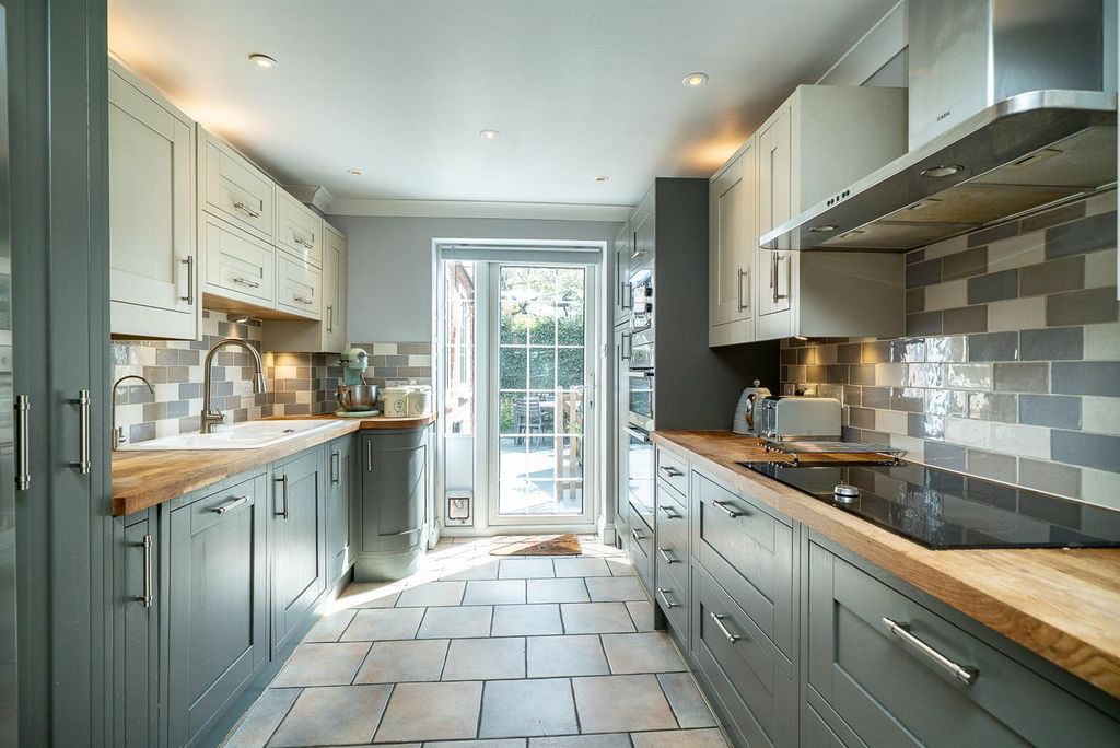Property photo 2 of 30 48-Harpenden-Road-1016.Jpg