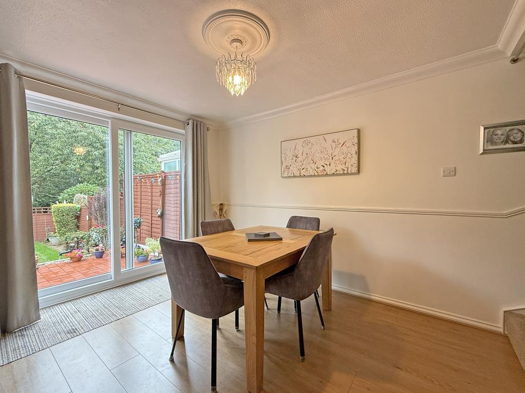 Property photo 3 of 16 Canterbury Drive 16 - Dining Area.Jpg