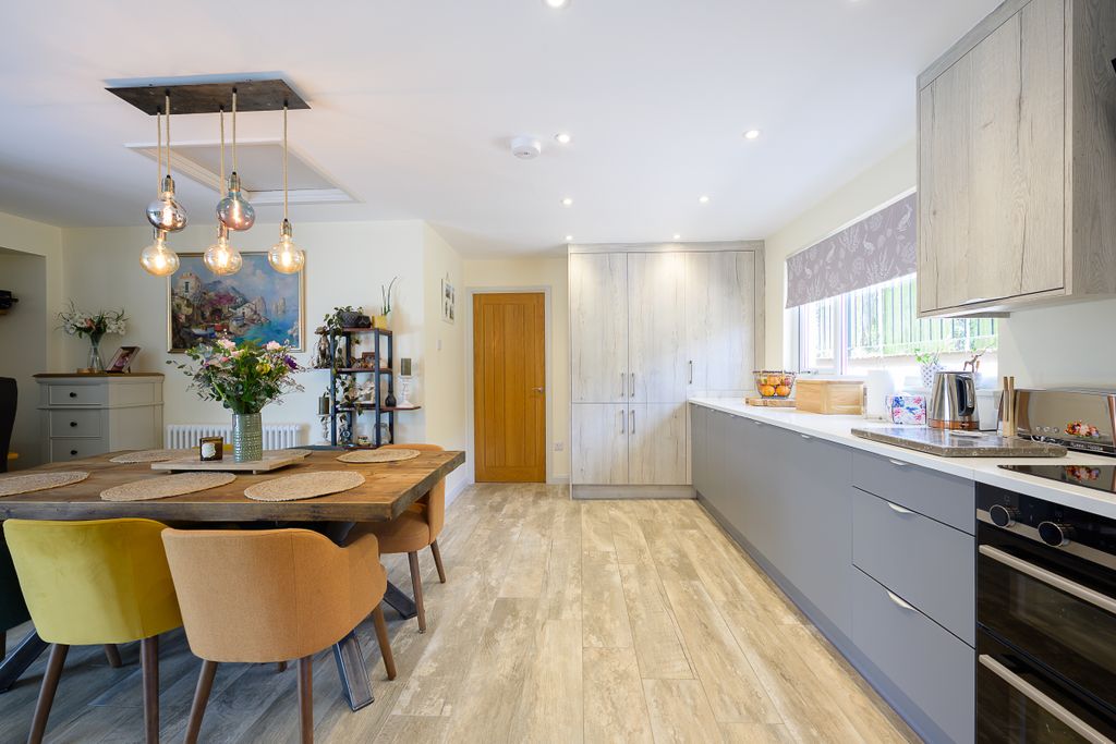 Property photo 3 of 18 Willow End-25