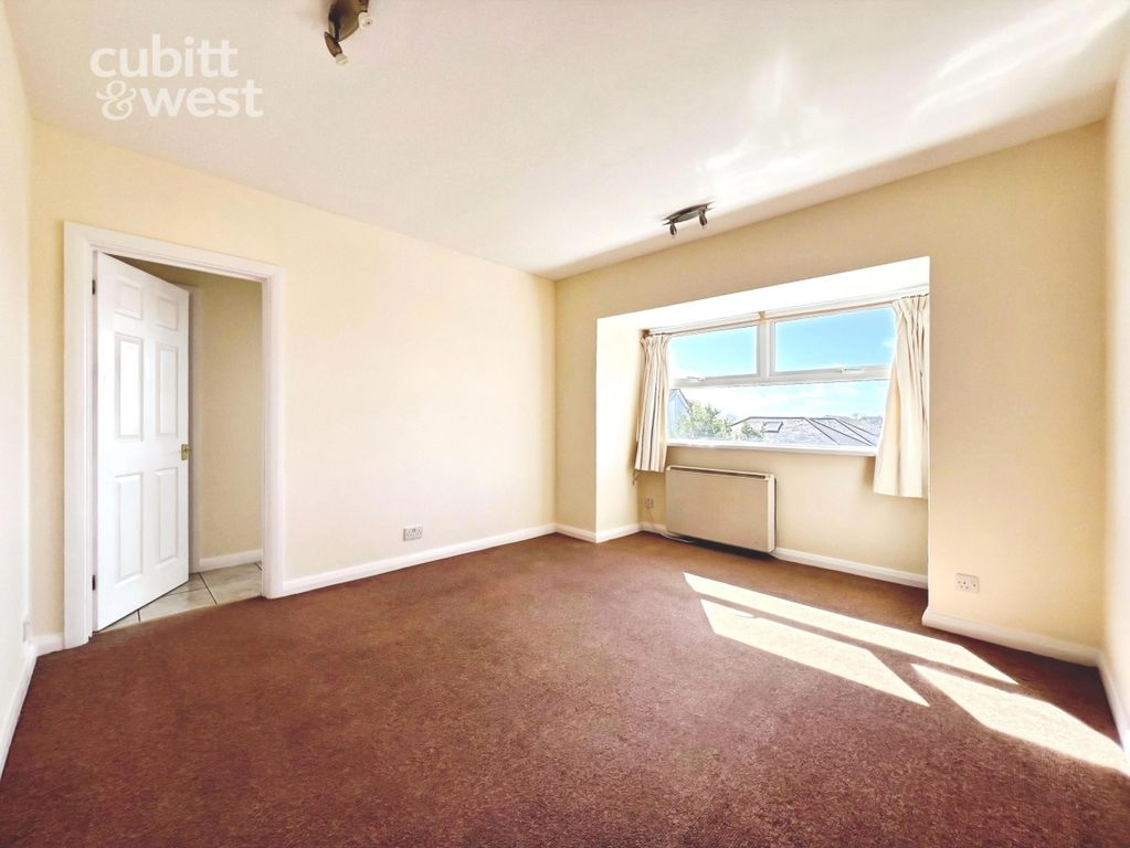 Property photo 2 of 9 Lounge