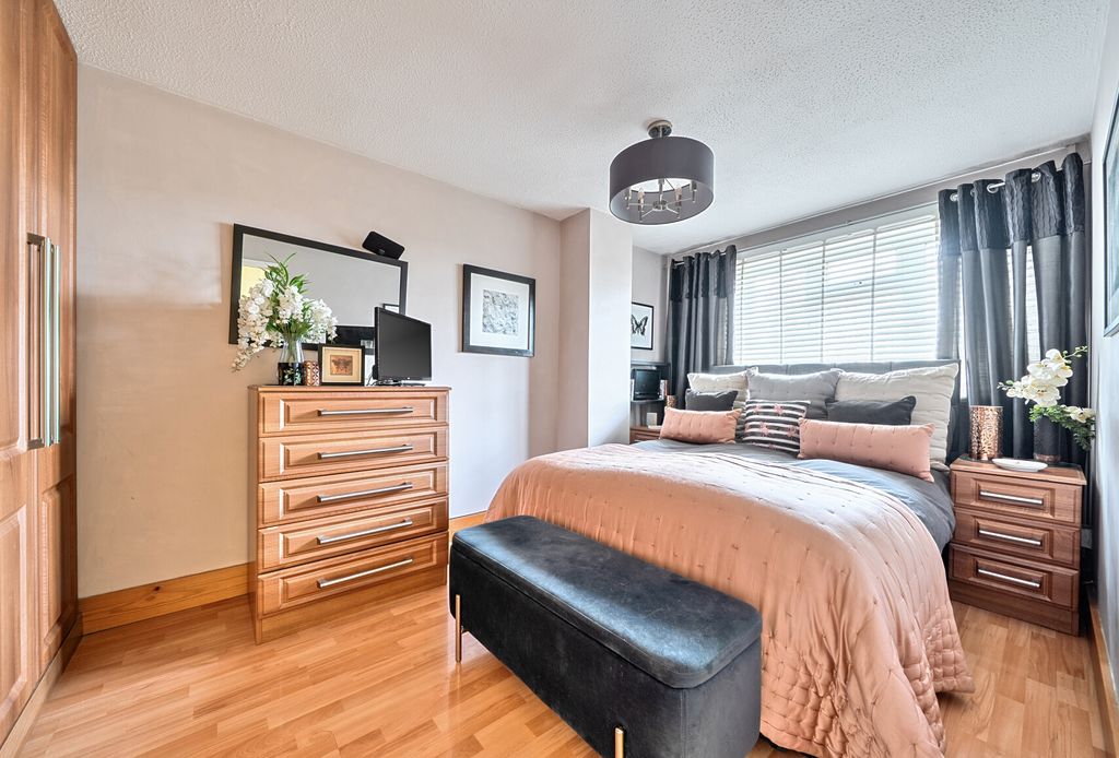 Property photo 1 of 14 1397495-18-696E28...