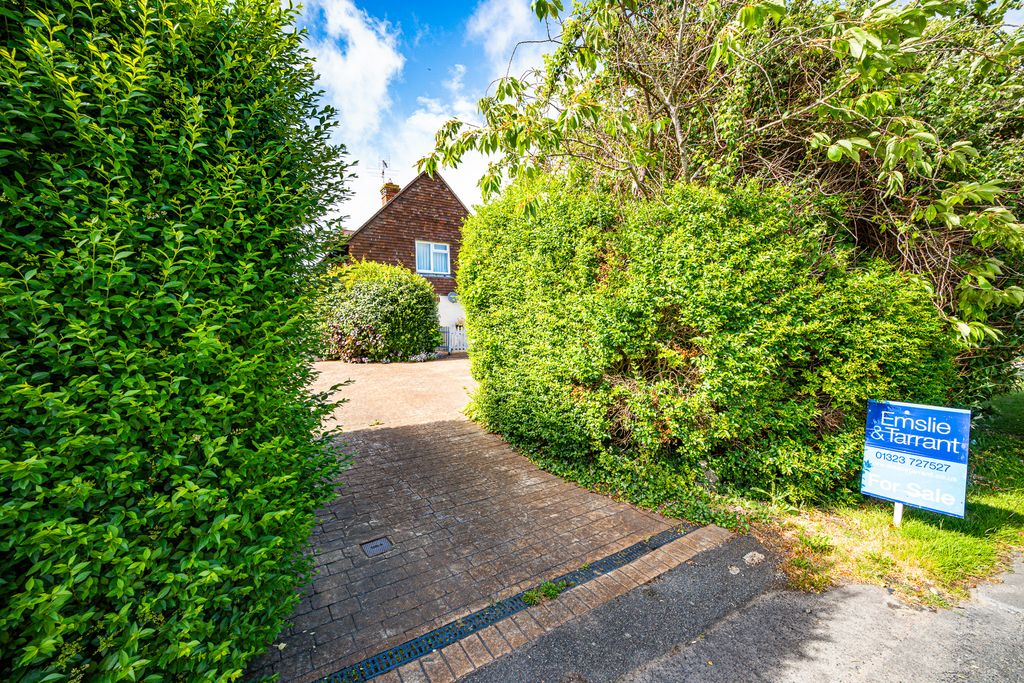 Property photo 2 of 25
