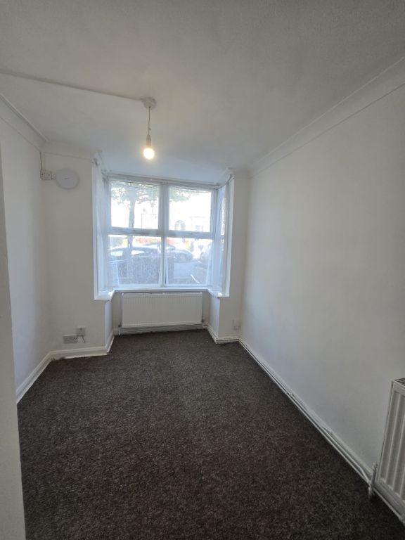 Property photo 2 of 5 2358De57-5F6E-4768-9Bbf-c4Bc29Cb5d4d