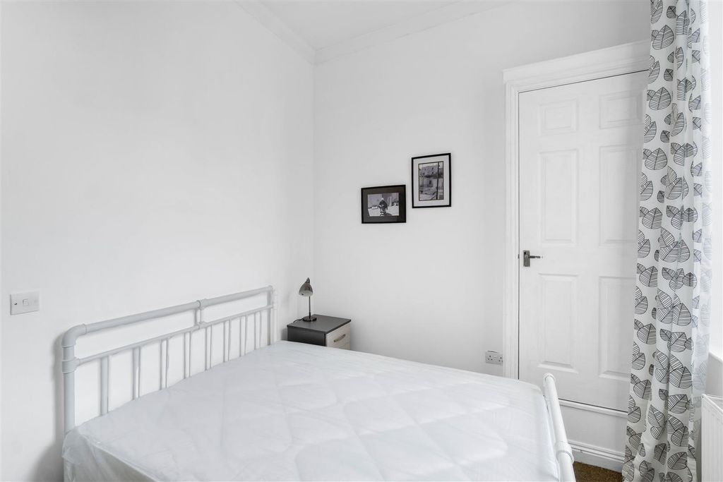 Property photo 3 of 7 Bedroom