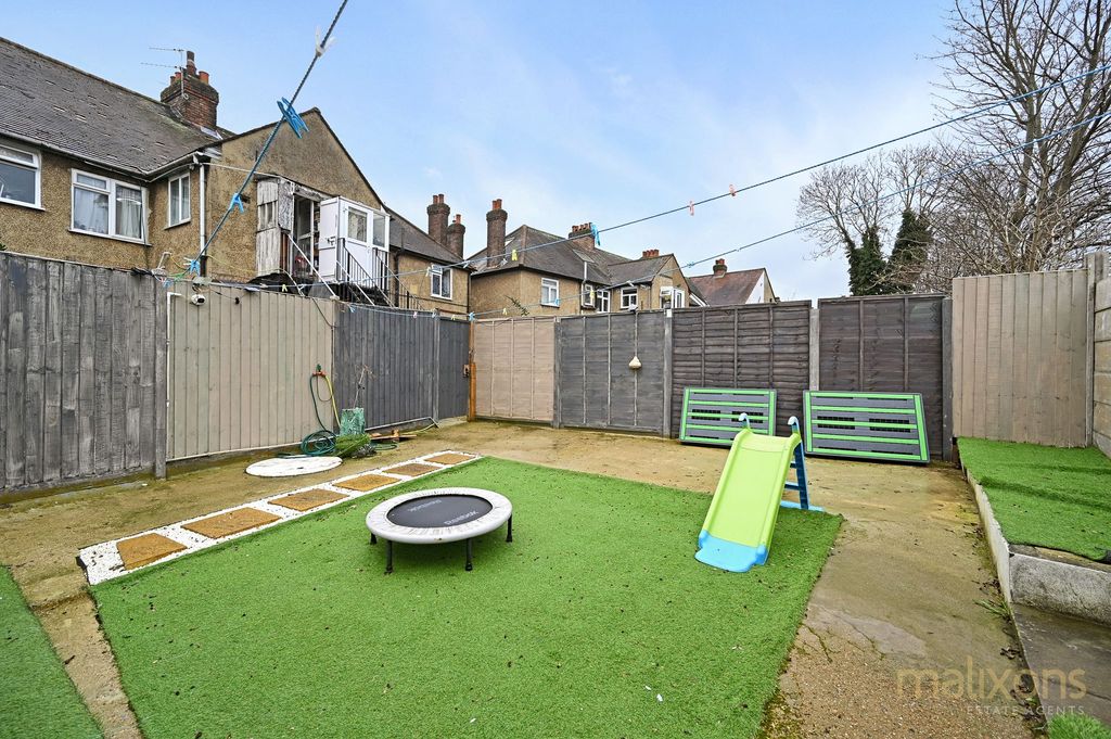 Property photo 3 of 10 Garden