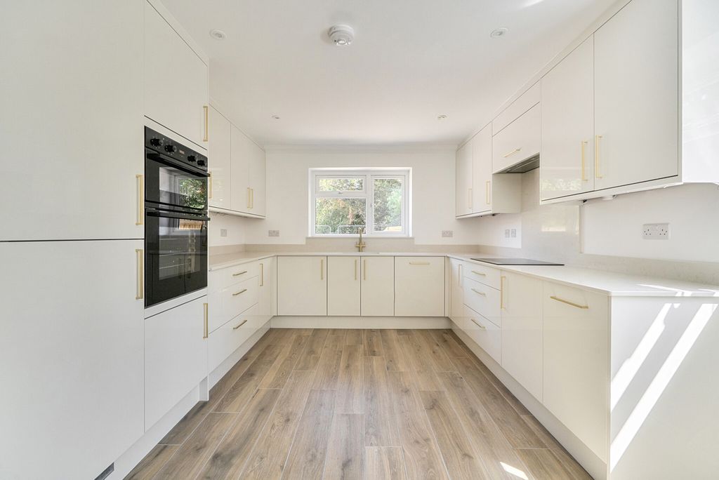 Property photo 3 of 24 1488954-18-6A54F9...