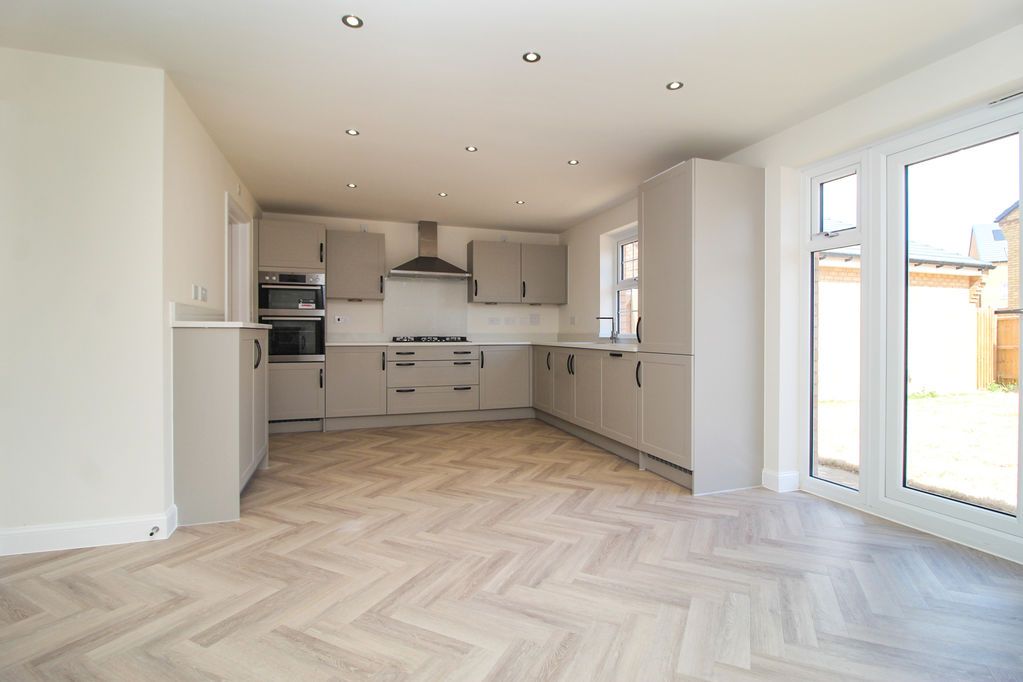 Property photo 3 of 23 Kitchen/Breakfast Room