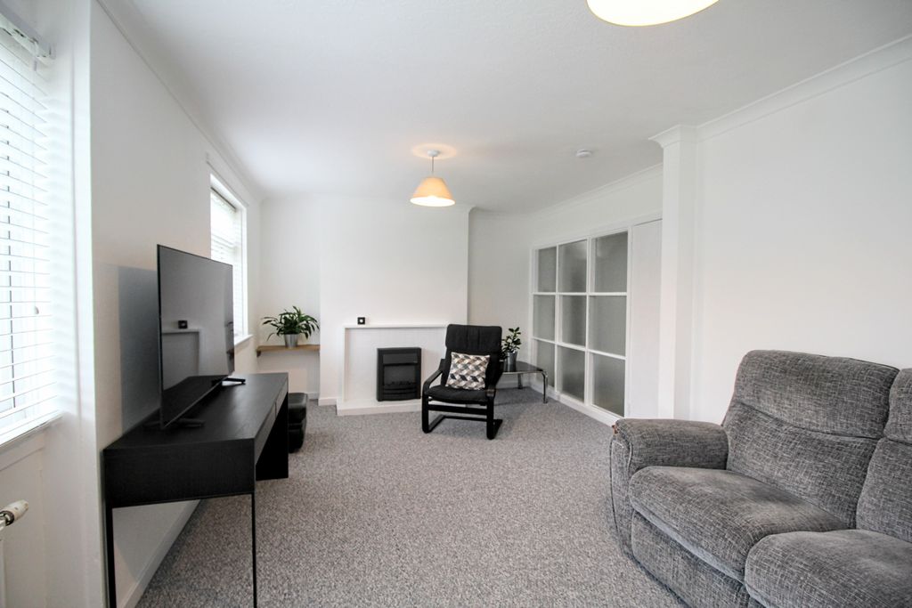 Property photo 2 of 14 Lounge