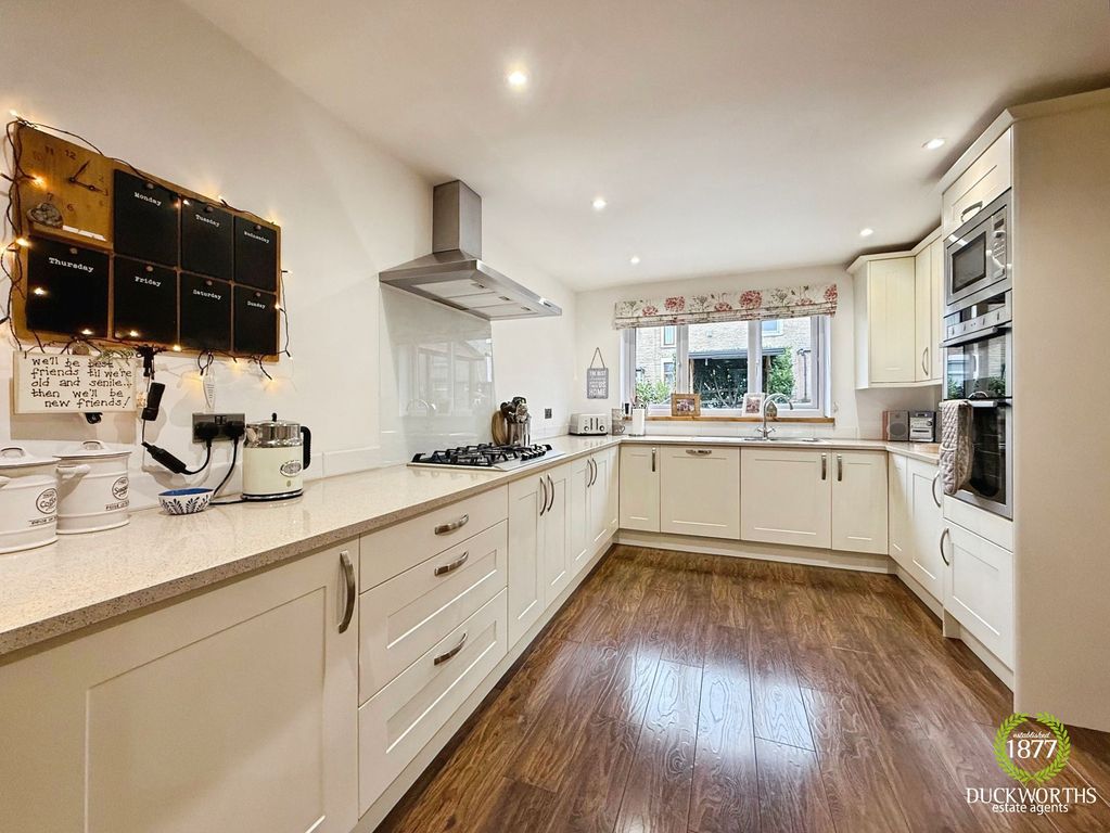 Property photo 2 of 39