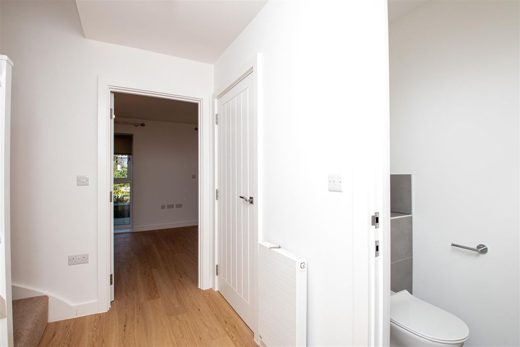 Property photo 2 of 14 60Vic_1.Jpg