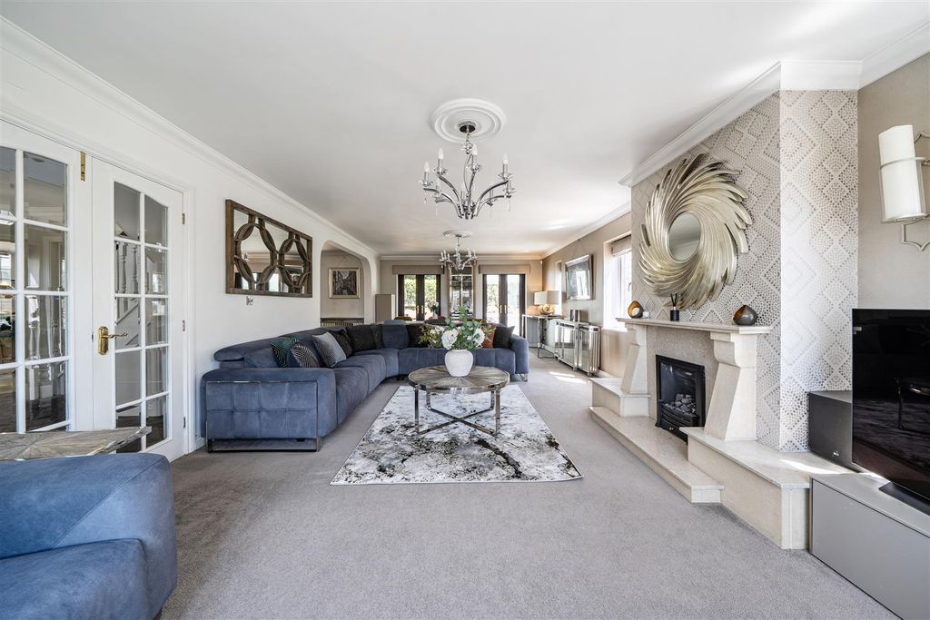 Property photo 2 of 25 Sitting Room